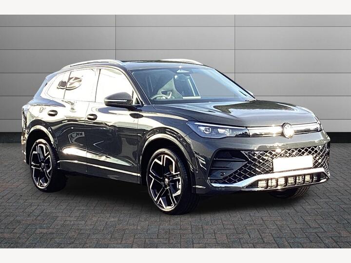 Volkswagen Tiguan 2.0 TDI R-Line DSG Euro 6 (s/s) 5dr Volkswagen Tiguan 2.0 TDI R-Line DSG Euro 6 (s/s) 5dr