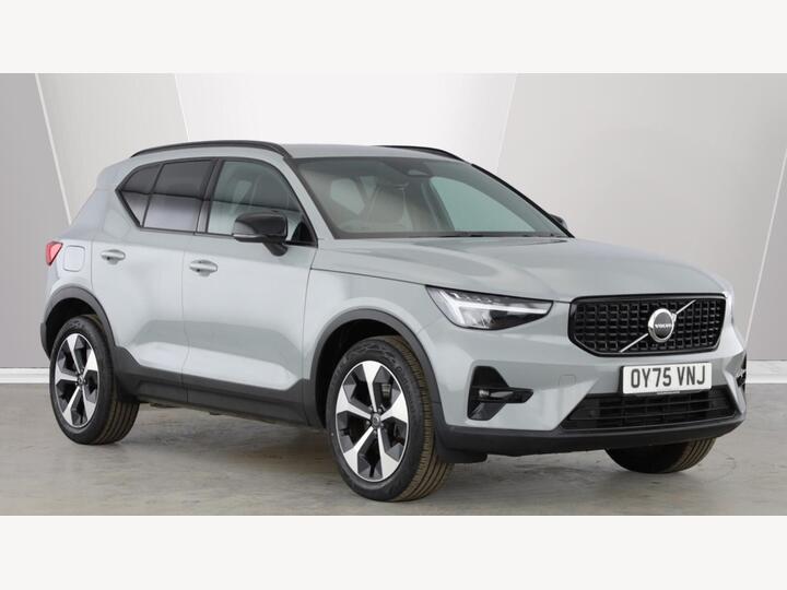 Volvo XC40 2.0 B3 MHEV Plus Dark DCT Auto Euro 6 (s/s) 5dr