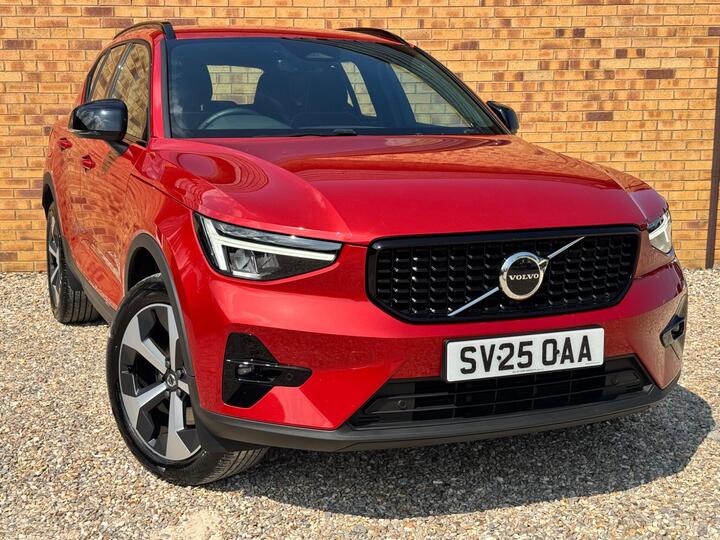 Volvo XC40 2.0 B4 MHEV Plus Dark DCT Auto Euro 6 (s/s) 5dr