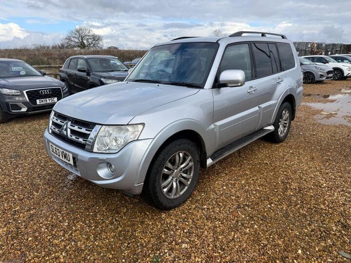 Mitsubishi SHOGUN 3.2 DI-DC SG3 Auto 4WD Euro 5 5dr LWB Mitsubishi SHOGUN 3.2 DI-DC SG3 Auto 4WD Euro 5 5dr LWB