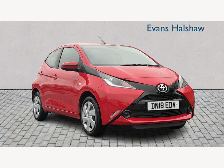 Toyota Aygo 1.0 VVT-i X-play Euro 6 5dr Toyota Aygo 1.0 VVT-i X-play Euro 6 5dr