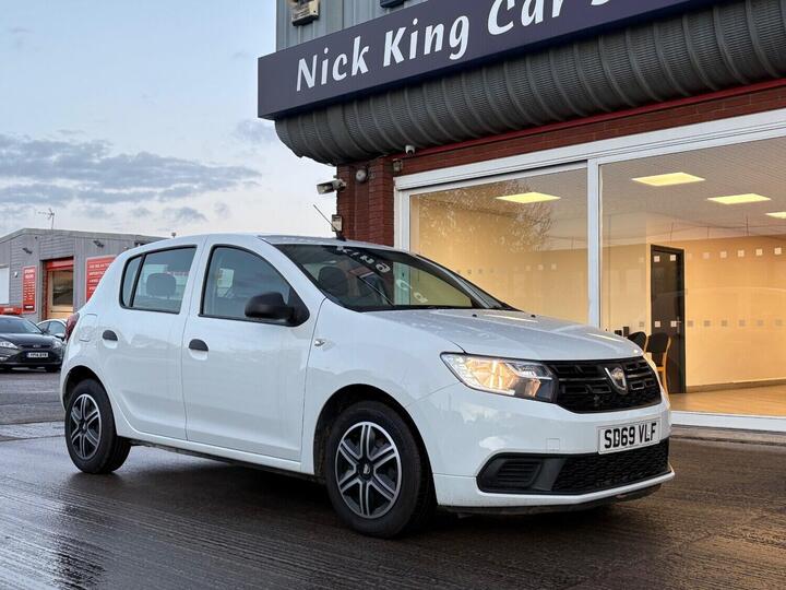 Dacia Sandero 1.5 Blue DCi Essential Euro 6 (s/s) 5dr Dacia Sandero 1.5 Blue DCi Essential Euro 6 (s/s) 5dr