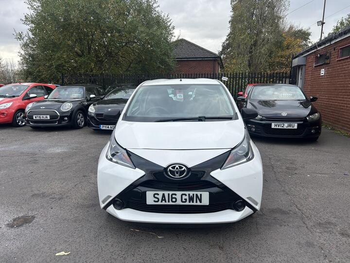 Toyota AYGO 1.0 VVT-i X Euro 5 3dr Euro 5 Toyota AYGO 1.0 VVT-i X Euro 5 3dr Euro 5