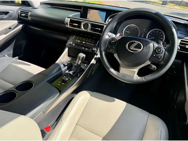 Lexus IS 2.5 300h Luxury E-CVT Euro 5 (s/s) 4dr