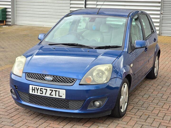 Ford Fiesta 1.6 Ghia 5dr