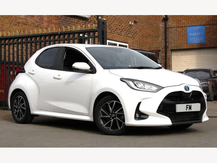 Toyota Yaris 1.5 VVT-h Design E-CVT Euro 6 (s/s) 5dr