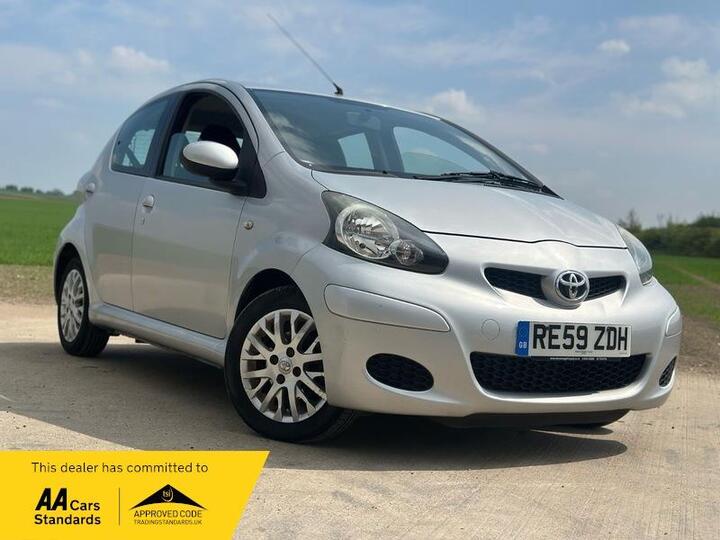 Toyota AYGO 1.0 VVT-i Platinum Euro 4 5dr Toyota AYGO 1.0 VVT-i Platinum Euro 4 5dr