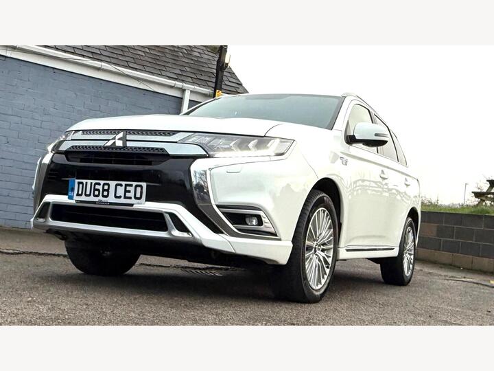 Mitsubishi Outlander 2.4h TwinMotor 13.8kWh 4h CVT 4WD Euro 6 (s/s) 5dr
