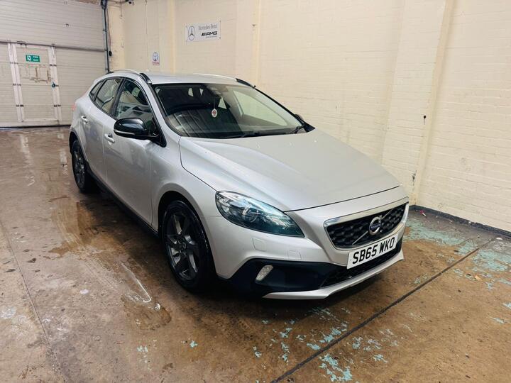 Volvo V40 Cross Country 1.6 D2 Lux Nav Euro 5 (s/s) 5dr Volvo V40 Cross Country 1.6 D2 Lux Nav Euro 5 (s/s) 5dr
