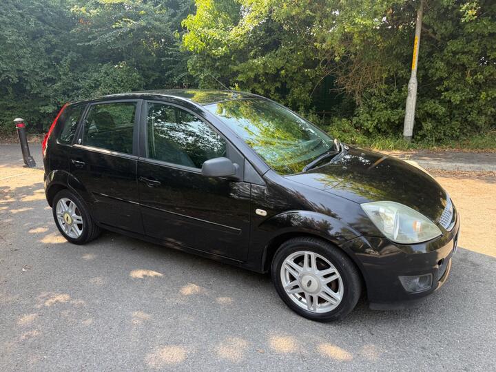 Ford Fiesta 1.4 Ghia 5dr