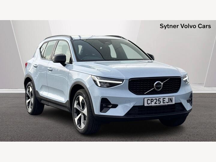 Volvo XC40 2.0 B4 MHEV Plus Dark DCT Auto Euro 6 (s/s) 5dr