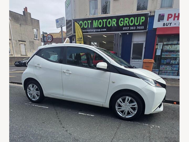 Toyota AYGO 1.0 VVT-i X-pression X-wave Euro 5 5dr Euro 5
