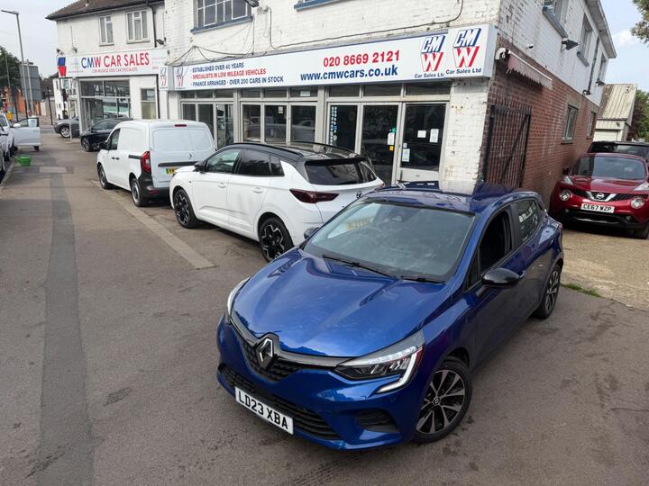 Renault Clio 1.6 E-TECH Evolution Auto Euro 6 (s/s) 5dr Renault Clio 1.6 E-TECH Evolution Auto Euro 6 (s/s) 5dr