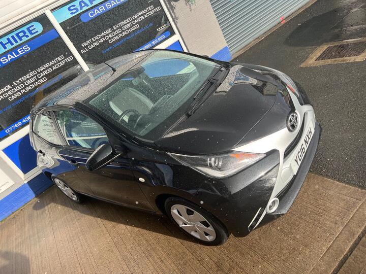Toyota AYGO 1.0 VVT-i X-play Euro 5 5dr Euro 5 Toyota AYGO 1.0 VVT-i X-play Euro 5 5dr Euro 5