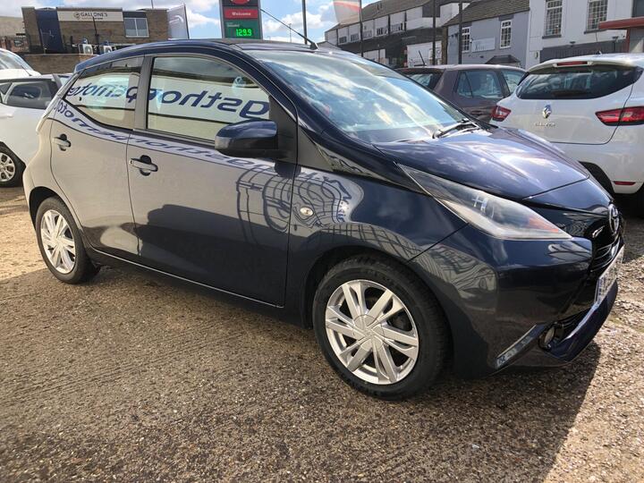 Toyota AYGO 1.0 VVT-i X-pression X-wave Euro 5 5dr Euro 5 Toyota AYGO 1.0 VVT-i X-pression X-wave Euro 5 5dr Euro 5