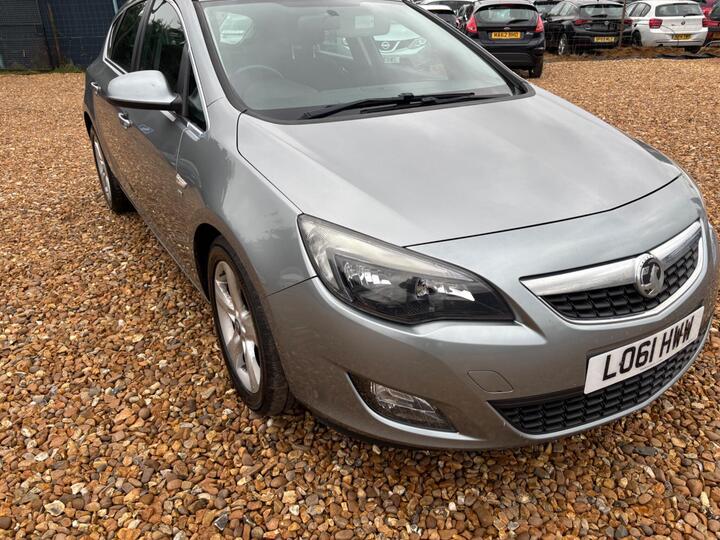 Vauxhall Astra 2.0 CDTi EcoFLEX SRi Euro 5 (s/s) 5dr Vauxhall Astra 2.0 CDTi EcoFLEX SRi Euro 5 (s/s) 5dr