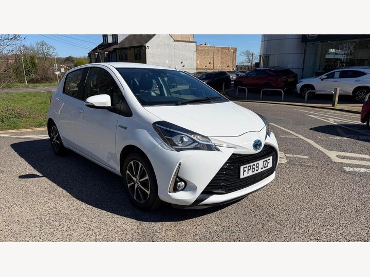 Toyota Yaris 1.5 VVT-h Icon Tech E-CVT Euro 6 (s/s) 5dr