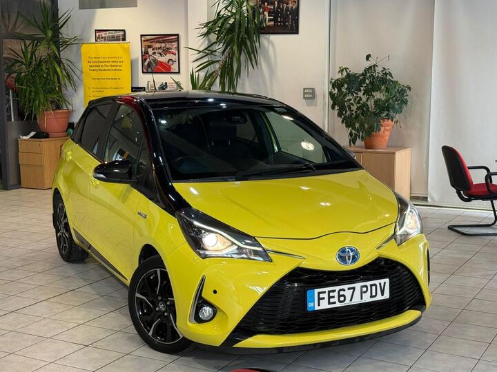 Toyota YARIS 1.5 VVT-h Yellow Bi-Tone Limited Edition E-CVT Euro 6 (s/s) 5dr