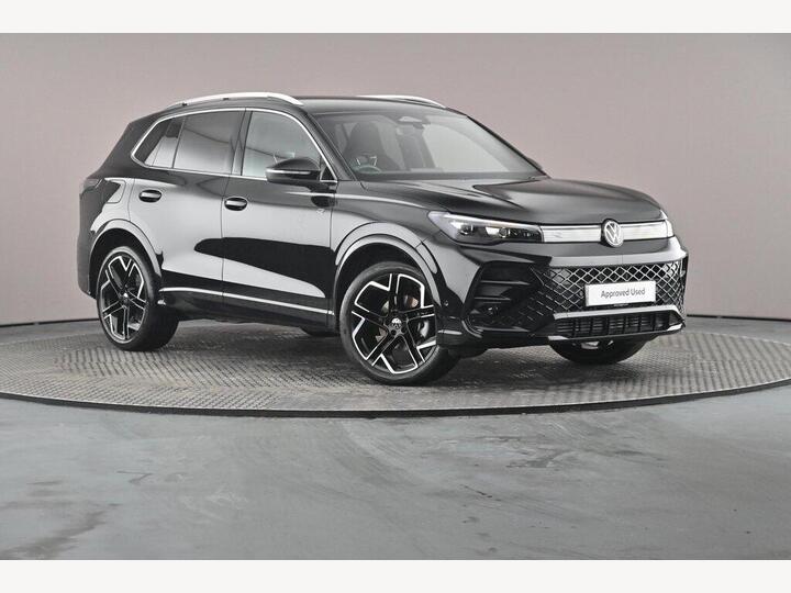 Volkswagen Tiguan 1.5 ETSI MHEV R-Line DSG Euro 6 (s/s) 5dr Volkswagen Tiguan 1.5 ETSI MHEV R-Line DSG Euro 6 (s/s) 5dr