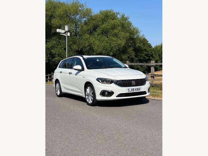 Fiat Tipo 1.4 MPI Lounge Euro 6 5dr