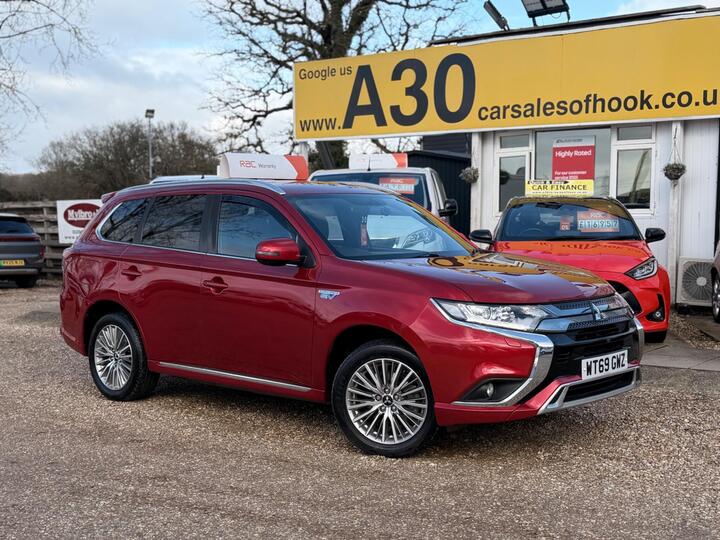 Mitsubishi Outlander 2.4h TwinMotor 13.8kWh Dynamic CVT 4WD Euro 6 (s/s) 5dr Mitsubishi Outlander 2.4h TwinMotor 13.8kWh Dynamic CVT 4WD Euro 6 (s/s) 5dr