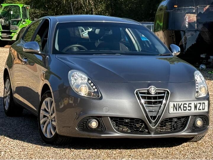 Alfa Romeo Giulietta 1.6 JTDM-2 Business Edition Euro 6 (s/s) 5dr Alfa Romeo Giulietta 1.6 JTDM-2 Business Edition Euro 6 (s/s) 5dr