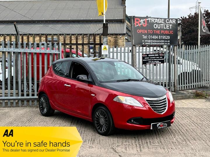 Chrysler Ypsilon 1.2 Black&Red Euro 5 (s/s) 5dr Chrysler Ypsilon 1.2 Black&Red Euro 5 (s/s) 5dr