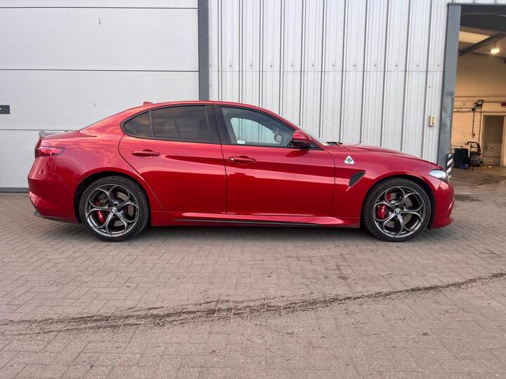Alfa Romeo Giulia 2.9 V6 Bi-Turbo Quadrifoglio Auto Euro 6 (s/s) 4dr Alfa Romeo Giulia 2.9 V6 Bi-Turbo Quadrifoglio Auto Euro 6 (s/s) 4dr