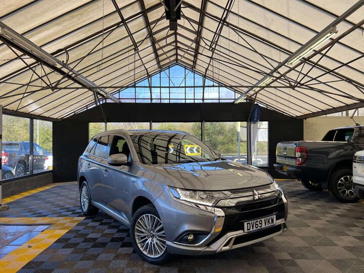 Mitsubishi OUTLANDER 2.4h TwinMotor 13.8kWh Dynamic CVT 4WD Euro 6 (s/s) 5dr Mitsubishi OUTLANDER 2.4h TwinMotor 13.8kWh Dynamic CVT 4WD Euro 6 (s/s) 5dr