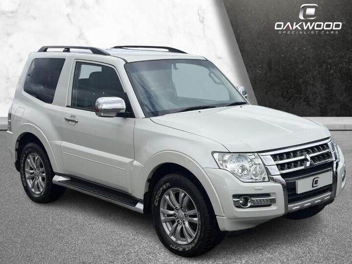 Mitsubishi SHOGUN 3.2 DI-DC Warrior 4WD Euro 5 3dr SWB