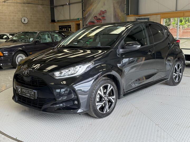 Toyota Yaris 1.5 VVT-h Design E-CVT Euro 6 (s/s) 5dr