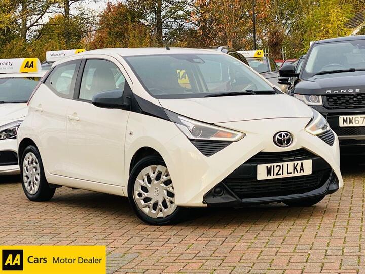 Toyota AYGO 1.0 VVT-i X-play Euro 6 5dr (Safety Sense) Toyota AYGO 1.0 VVT-i X-play Euro 6 5dr (Safety Sense)