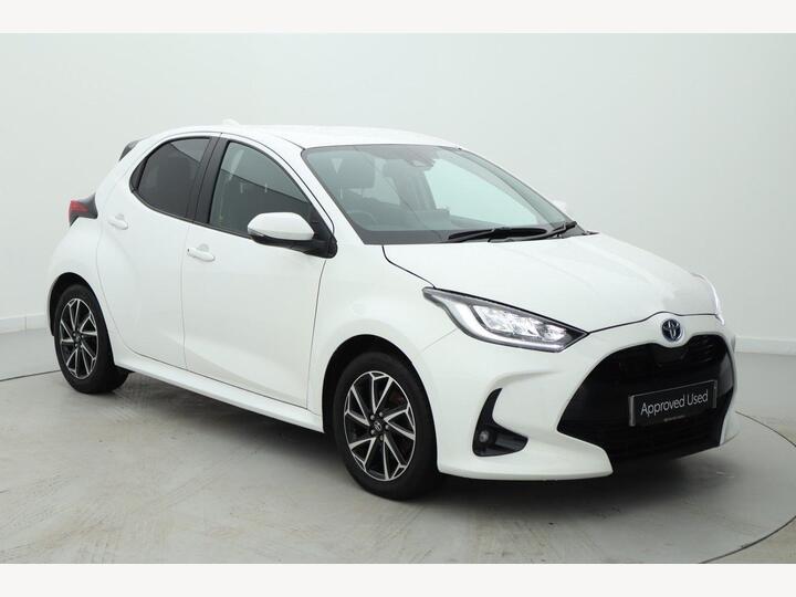 Toyota Yaris 1.5 VVT-h Design E-CVT Euro 6 (s/s) 5dr Toyota Yaris 1.5 VVT-h Design E-CVT Euro 6 (s/s) 5dr