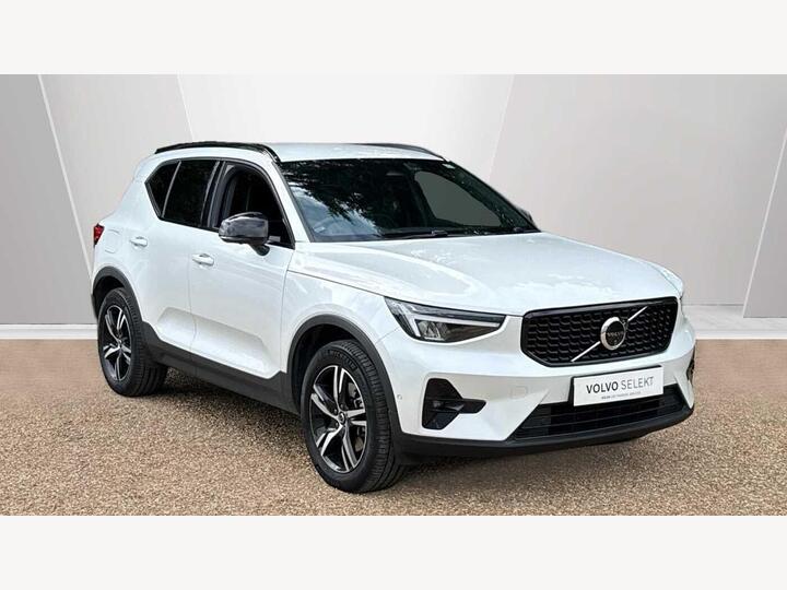 Volvo XC40 2.0 B3 MHEV Plus Dark DCT Auto Euro 6 (s/s) 5dr