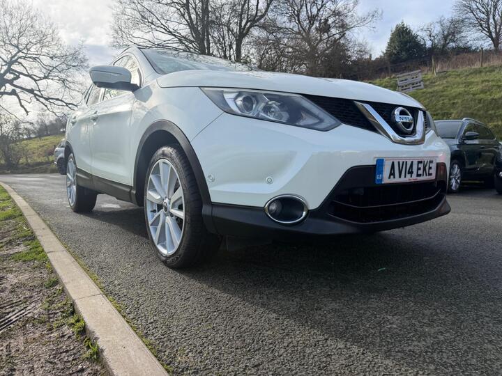 Nissan Qashqai 1.6 DCi Tekna 2WD Euro 5 (s/s) 5dr Nissan Qashqai 1.6 DCi Tekna 2WD Euro 5 (s/s) 5dr