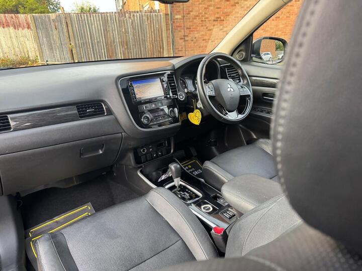 Mitsubishi OUTLANDER 2.2 DI-D 4 Auto 4WD Euro 6 5dr