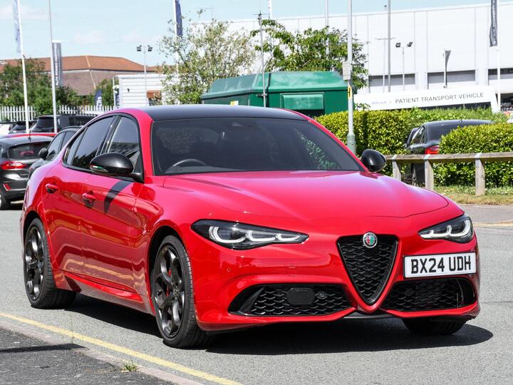 Alfa Romeo Giulia 2.0T Tributo Italiano Auto Euro 6 (s/s) 4dr Alfa Romeo Giulia 2.0T Tributo Italiano Auto Euro 6 (s/s) 4dr
