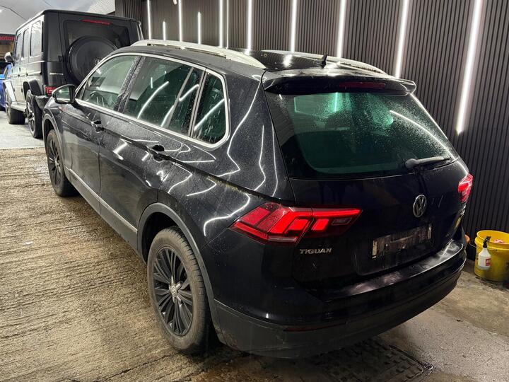 Volkswagen Tiguan 2.0 TDI BlueMotion Tech SE Navigation DSG 4Motion Euro 6 (s/s) 5dr