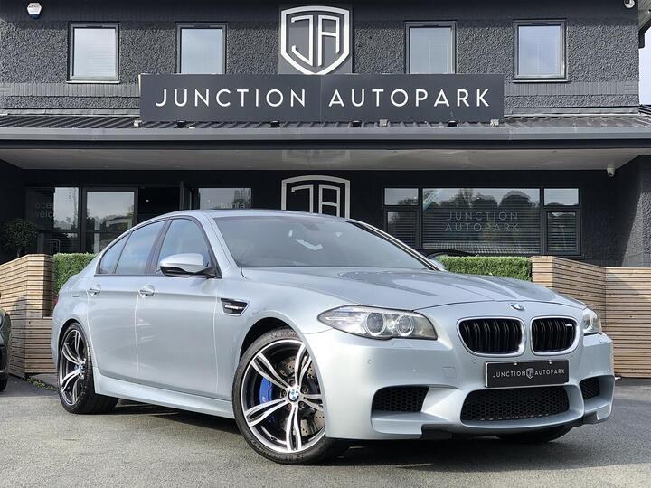 BMW M5 4.4 V8 DCT Euro 6 (s/s) 4dr