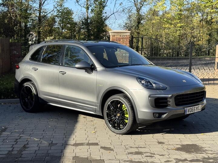 Porsche CAYENNE 3.0 V6 E-Hybrid S TiptronicS 4WD Euro 6 (s/s) 5dr Porsche CAYENNE 3.0 V6 E-Hybrid S TiptronicS 4WD Euro 6 (s/s) 5dr