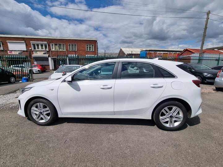 Kia Ceed 1.6 CRDi MHEV 2 NAV Euro 6 (s/s) 5dr