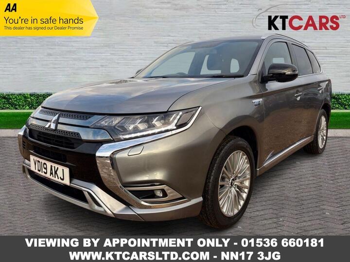 Mitsubishi OUTLANDER 2.4h TwinMotor 13.8kWh 4h CVT 4WD Euro 6 (s/s) 5dr Mitsubishi OUTLANDER 2.4h TwinMotor 13.8kWh 4h CVT 4WD Euro 6 (s/s) 5dr