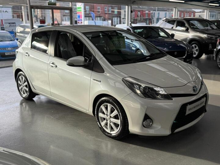 Toyota YARIS 1.5 VVT-h Icon Plus CVT Euro 5 5dr