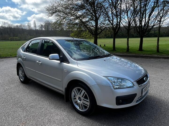 Ford Focus 1.6 Ghia 5dr