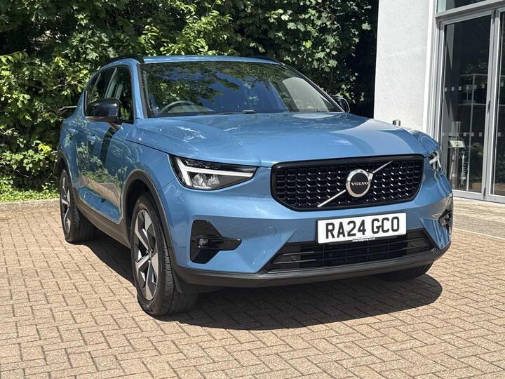 Volvo XC40 2.0 B3 MHEV Plus Dark DCT Auto Euro 6 (s/s) 5dr