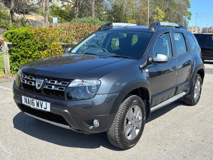 Dacia Duster 1.5 DCi Laureate 4WD Euro 6 (s/s) 5dr Dacia Duster 1.5 DCi Laureate 4WD Euro 6 (s/s) 5dr