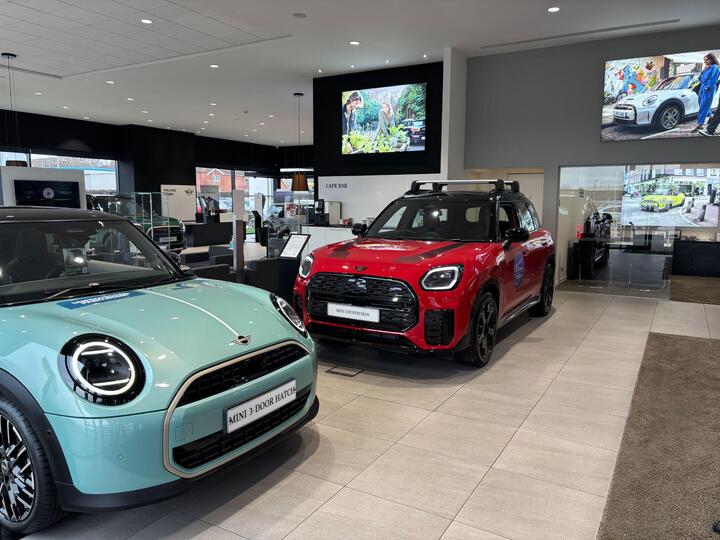 MINI Countryman 1.5 10kWh Cooper SE Classic Auto ALL4 Euro 6 (s/s) 5dr