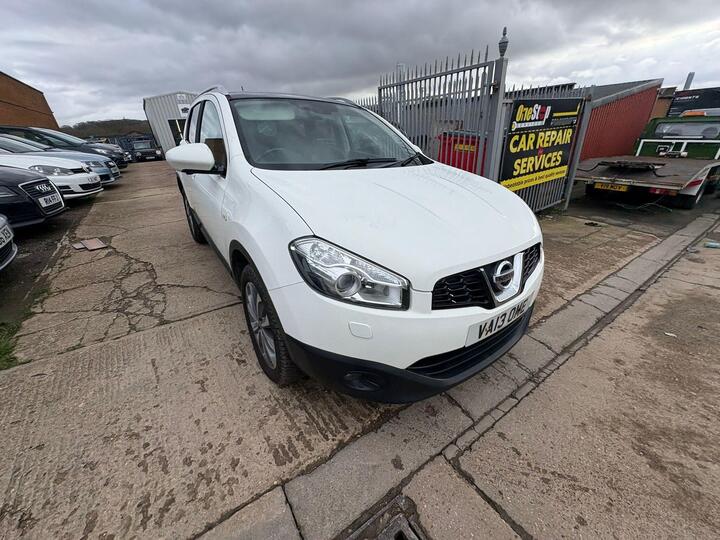 Nissan Qashqai 1.6 DCi Tekna 2WD Euro 5 5dr (AVM)