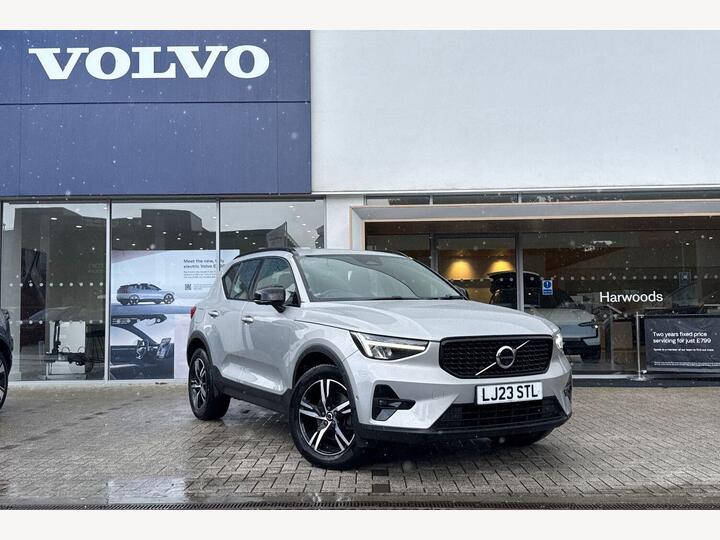 Volvo XC40 2.0 B3 MHEV Plus Dark DCT Auto Euro 6 (s/s) 5dr