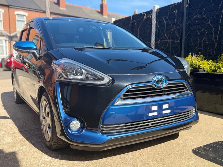 Toyota Sienta 1.5 Hybrid ,7 Setter